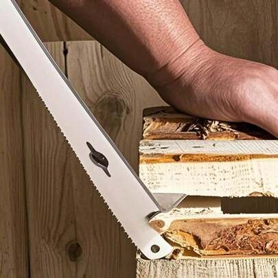 1 cái xà beng bằng thép không gỉ - Dụng cụ lớn, phẳng và bền chắc dùng trong nghề mộc và bảo trì kết cấu tổ ong.