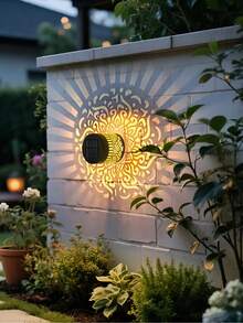 1/2/4 piezas Luz de pared solar con proyección de patrón de mandala, IP65 resistente al agua, encendido/apagado automático, luz nocturna para exteriores para jardín, patio, porche, decoración de pared, lámpara decorativa estética para pared exterior, regalo perfecto para amantes del hogar y el jardín - Multicolor - Ver 7
