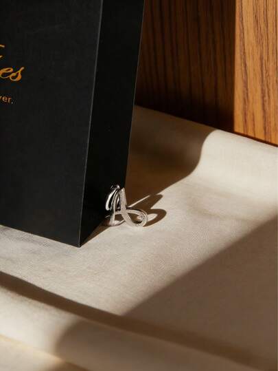 1件简约独特925纯银热销大号字母吊坠，搭配轻盈的缆绳链，波西米亚风格，高端轻奢DIY吊坠，女士精美珠宝礼物，由Jamesina设计，母亲节送给妈妈的礼物