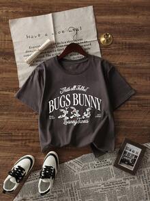 SHEIN X Looney Tunes Áo thun nữ tay ngắn mùa hè cổ điển in hình thỏ hoạt hình, chữ cái retro vui nhộn, sự kết hợp giữa phong cách retro Mỹ và thẩm mỹ thiên niên kỷ Y2K, rất tiện dụng cho việc đi lại hàng ngày, phù hợp cho các buổi đi chơi của các cô gái, dã ngoại mùa hè, cuộc sống sinh viên, check-in mua sắm, chợ theo chủ đề, kỳ nghỉ ngắn ngày, thư giãn ngày lễ và hơn thế nữa, một chiếc áo tay ngắn giúp tạo nên những bộ trang phục giúp trẻ hóa làn da. - Màu xám đen - Xem 3