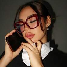1 Cặp kính nữ gọng vuông màu đỏ rượu vang, kiểu dáng đơn giản cổ điển, phù hợp để đeo hàng ngày. - Màu Đỏ Sâu - Xem 2