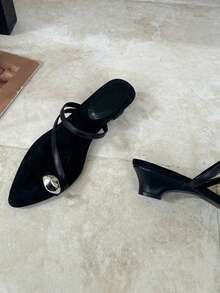 2025 Summer New Pointed Toe French Retro Wedge Sandals, Niche Toe-Ring Strap Roman Sandals For Women - Black - View 3