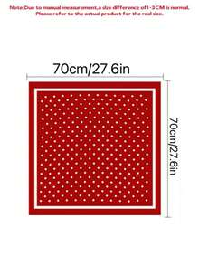 这款奢华、优雅、时尚的波点印花真丝围巾尺寸为 70*70 厘米，专为女性设计，适合日常佩戴，也是馈赠亲朋好友的绝佳礼物之选。 - 紅色 - 查看 4