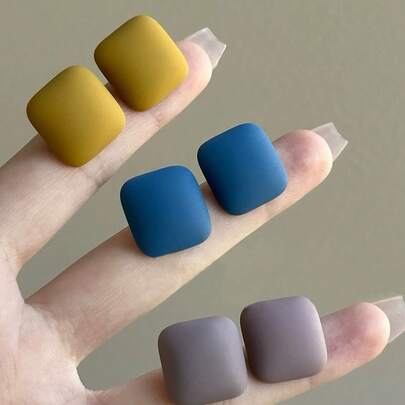 3对简约优雅哑光几何方形耳环套装，适合女性日常、度假、派对、通勤等各种场合佩戴。