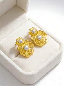 14K Gold Plated Vintage Pearl Earrings - Fashionable Wedding Jewelry Gift, Thick Gold Stainless Steel Earrings, Elegant Delicate Gold Flower Pearl Earrings, Thick Gold Flower Statement Earrings, Suitable For Casual Daily And Party Wear - Gold - View 3