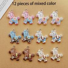 6/12 pièces Joli pendentif en résine plat 2D en forme de cheval porte-bonheur, charm animal de dessin animé pour la création de bijoux. Convient pour les bijoux DIY, les colliers faits main et les tirettes de fermeture éclair. Surface brillante, texture lisse - Couleurs aléatoires - Multicolore - Voir 9