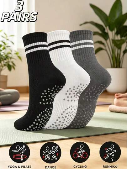 3双欧美风条纹瑜伽袜！简约配色，高端大气，视觉效果极佳，袜底全防滑颗粒设计，安全舒适。高弹亲肤，透气不闷热，适合瑜伽馆训练、居家拉伸等多种场合。专为健身女性设计，舒适时尚，运动日常皆宜。