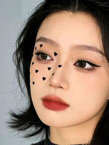 1pc Cool Black Heart Face Sticker, Mixed Size Rhinestone Decor, Music Festival Party Makeup Decoration, Unique Stage Makeup Sticker,Concert Look,Face Gems - Multicolor - View 3