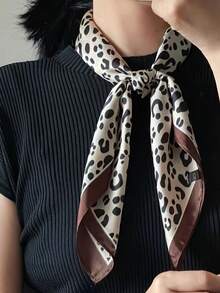 1 Stück Damen Retro Leopardenmuster dünner quadratischer Kunstseidenschal, leicht für Frühling/Sommer tägliche Kleidung und Kleidungszubehör - Kaffee mit Leopardenmuster - Übersicht 2