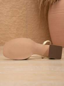 Sandálias femininas de salto médio com tira amarela clara, bico aberto, modelo trançado, com bico quadrado e salto médio, ideais para o dia a dia. - Amarelo Mustarda - Ver 8
