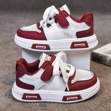 Scarpe sportive traspiranti e durevoli per bambini e ragazzi, design versatile e alla moda di ispirazione europea, stile stringato con punta tonda, suola leggera, rivestimento in tessuto e tomaia in pelle sintetica PVC, comfort e ammortizzazione, senza parti esposte su collo, tallone e punta, adatte per attività scolastiche e all'aperto quotidiane, stile sportivo classico e di , adatte per primavera, estate e autunno, lavorazione accurata per una qualità durevole, materiali amichevoli per la pelle - Rosso - Visualizzare 10