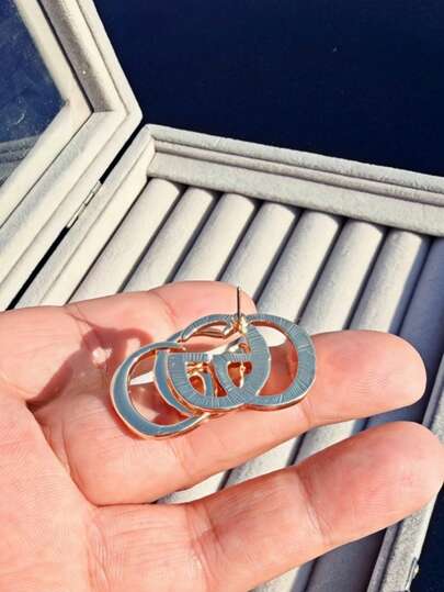 2 đôi bông tai thời trang thiết kế chữ rỗng, kiểu dáng cổ điển phóng đại, cá tính dành cho nữ