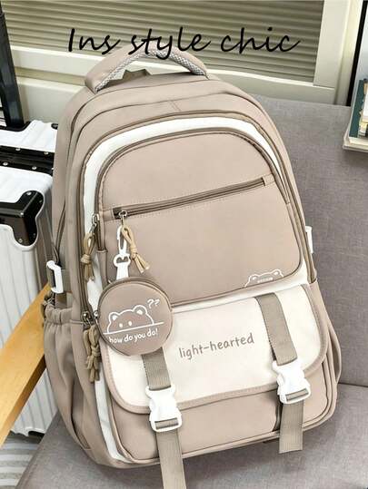 Esta elegante mochila de nylon cáqui com estampa de letras possui vários bolsos e um porta-cartões com chaveiro e estampa de urso. Leve e portátil, é ideal para estudantes do ensino fundamental e médio, professores e pode ser usada para ir ao trabalho, caminhadas, exercícios, trabalho ou como presente de aniversário/feriado.