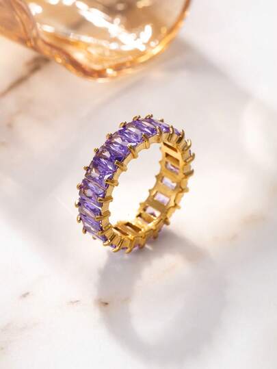 1 chiếc nhẫn vàng bằng thép không gỉ lấp lánh thời trang dành cho nữ, đính đá Cubic Zirconia màu tím, hồng và trắng, thích hợp để đeo hàng ngày, trong các lễ hội, hẹn hò, lễ đính hôn, đám cưới, là món quà trang sức tuyệt vời.