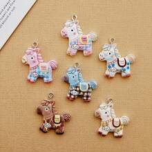 6/12 pièces Joli pendentif en résine plat 2D en forme de cheval porte-bonheur, charm animal de dessin animé pour la création de bijoux. Convient pour les bijoux DIY, les colliers faits main et les tirettes de fermeture éclair. Surface brillante, texture lisse - Couleurs aléatoires - Multicolore - Voir 4