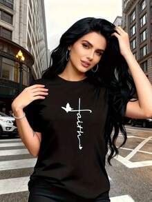 Ideal para ocasiones informales. El diseño "Faith" incorpora estampados de cruz cristiana y mariposas, que son elegantes y a la moda. La sencilla camiseta de manga corta para mujer, de cuell - Azul - Ver 11