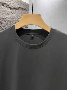 1 Piece Men's Graphic Print T-Shirt, Summer Beachwear, Loose Fit Short Sleeve T-Shirt. This Men's T-Shirt Has A Casual, Vacation-Style Design, Perfect For Beach Getaways As Well As Everyday Wear. - 深灰色 - 查看 4