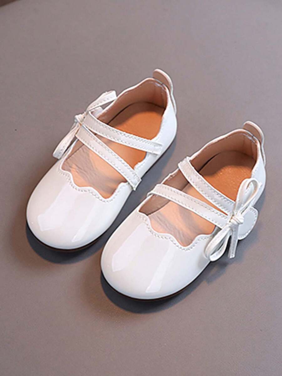 1 Pair Girls' Large Pearl Soft Sole Non-Slip Flat Square Toe Round Toe Fashion Versatile Princess Shoes Suitable For Spring And Summer - White - View 1