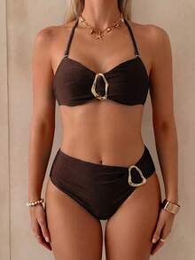 Conjunto de bikini de dos piezas con camisola de pecho plano de unicolor para mujer, con accesorio de metal en el medio, adecuado para vacaciones en la isla - Café integral - Ver 1