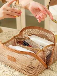 Túi đựng mỹ phẩm lưới nylon dung tích lớn, túi đựng đồ trang điểm nhiều lớp thoáng khí, túi đựng đồ vệ sinh cá nhân nhẹ, túi đựng đồ dùng vệ sinh du lịch thời trang, túi đựng đồ vệ sinh cá nhân dung tích lớn với nhiều ngăn, túi đựng đồ trang điểm du lịch và gia đình, kiểu dáng tối giản với khóa kéo, tay cầm đơn tiện phía trên, chi tiết rỗng, thích hợp để đựng đồ vệ sinh cá nhân và dụng cụ trang điểm. - Nhiều màu - Xem 10