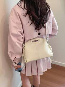 Túi đeo vai/đeo chéo bằng da mềm, có khoen kim loại và tua rua, thiết kế độc đáo, phong cách ngọt ngào và cá tính, đa năng cho sử dụng hàng ngày, đi làm, đi chơi, hẹn hò, sinh viên. - trắng - Xem 4