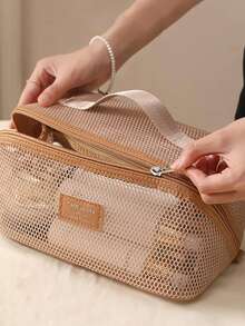 Túi đựng mỹ phẩm lưới nylon dung tích lớn, túi đựng đồ trang điểm nhiều lớp thoáng khí, túi đựng đồ vệ sinh cá nhân nhẹ, túi đựng đồ dùng vệ sinh du lịch thời trang, túi đựng đồ vệ sinh cá nhân dung tích lớn với nhiều ngăn, túi đựng đồ trang điểm du lịch và gia đình, kiểu dáng tối giản với khóa kéo, tay cầm đơn tiện phía trên, chi tiết rỗng, thích hợp để đựng đồ vệ sinh cá nhân và dụng cụ trang điểm. - Nhiều màu - Xem 9