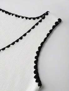 Ellegaria. New Luxury Fashionable Color Block V-Neck Minimalist Elegant Women's Dress, Summer New Design Color Contrast Sleeveless Fitted Knit Camisole Dress, Feminine Sexy Daily Commute Slimming Bodycon Dress - 黑與白 - 查看 7