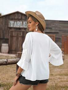 Rusttydustty Blusa casual de encaje con cuello en V para mujer de talla grande, estilo bohemio, ideal para Pascua, playa, Hawái, festivales de música y vacaciones tropicales - Blanco - Ver 2