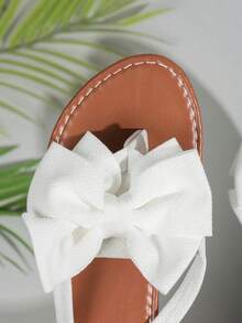Breezelady Women's Black Bow Slide Sandals – Featuring A Voluminous, Textured Fabric Bow For A Sweet, Eye-Catching Look, These Sandals Have A Soft, Supportive Footbed And A Lightweight, Durable Design. Ideal For Casual Outings, Brunch Dates, Or Weekend Errands, They Pair Perfectly With Denim Shorts, Sundresses, Or Cropped Jeans For A Cozy, Charming Summer Vibe. - trắng - Xem 6