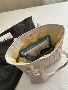 两件套大容量编织草编手提包，配有双提手，是通勤、工作或上学的理想之选。这款容量大、轻便的托特包融合了经典休闲和商务休闲风格。适合年轻女性、大学生和职业人士，轻松适应工作、返校季、高中/大学生活和假期等各种场合。时尚拉链托特包 - 米色 - 查看 6