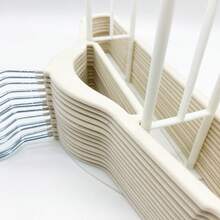 Organizador de Cabides (Pacote com 1) - Suporte Empilhável que Economiza Espaço para Cabides de Veludo e Plástico com Prendedores | Perfeito para Lavanderia e Organização de Roupas | Suporte Multiuso para Cabides e Prendedores - Ver 4