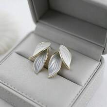 2 đôi bông tai thiết kế lá xanh trắng tươi tắn, thanh lịch dành cho nữ - Nhiều màu - Xem 7