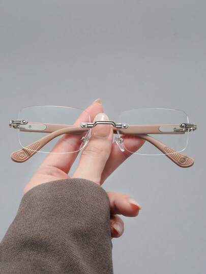 一副男士方形透明眼镜，适合日常佩戴，四季皆宜，可配近视镜片