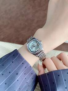 1pc New Arrival Women's Minimalist Casual Elegant European & Middle Eastern Style Bracelet Watch, Retro Gold Color - Silver - View 2