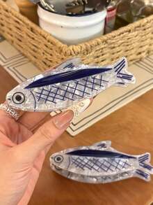 小鱼造型女士发爪，采用优质材料制成，海洋动物系列发爪，适合半扎发或全扎发造型，趣味十足，高端质感，时尚有趣，适合日常佩戴、节日活动、派对、旅行、造型，也可作为送给女孩的礼物，作为发饰或头饰。夏季穿搭发夹，夏季沙滩发爪夹。 - 藍色 - 查看 2