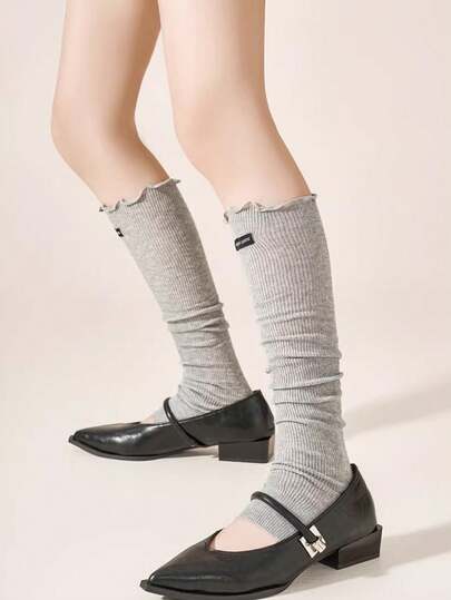 芭蕾舞风格荷叶边腿套，透气针织面料柔软亲肤，荷叶边和字母设计，甜美又酷炫，适合搭配玛丽珍鞋、乐福鞋、运动鞋，以及JK、洛丽塔、坏女孩等各种风格服饰，塑形美腿，四季皆宜，小众设计