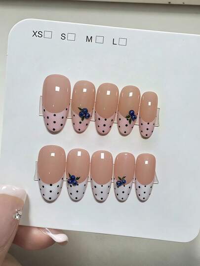 10片纯手工制作的长椭圆形美甲贴片，白色、粉色、黑色和蓝色可选，带有立体浆果和圆点图案，法式可爱时尚，Y2K风格，柔和闪光，适合女性和女孩，春夏秋冬，节日和日常使用。