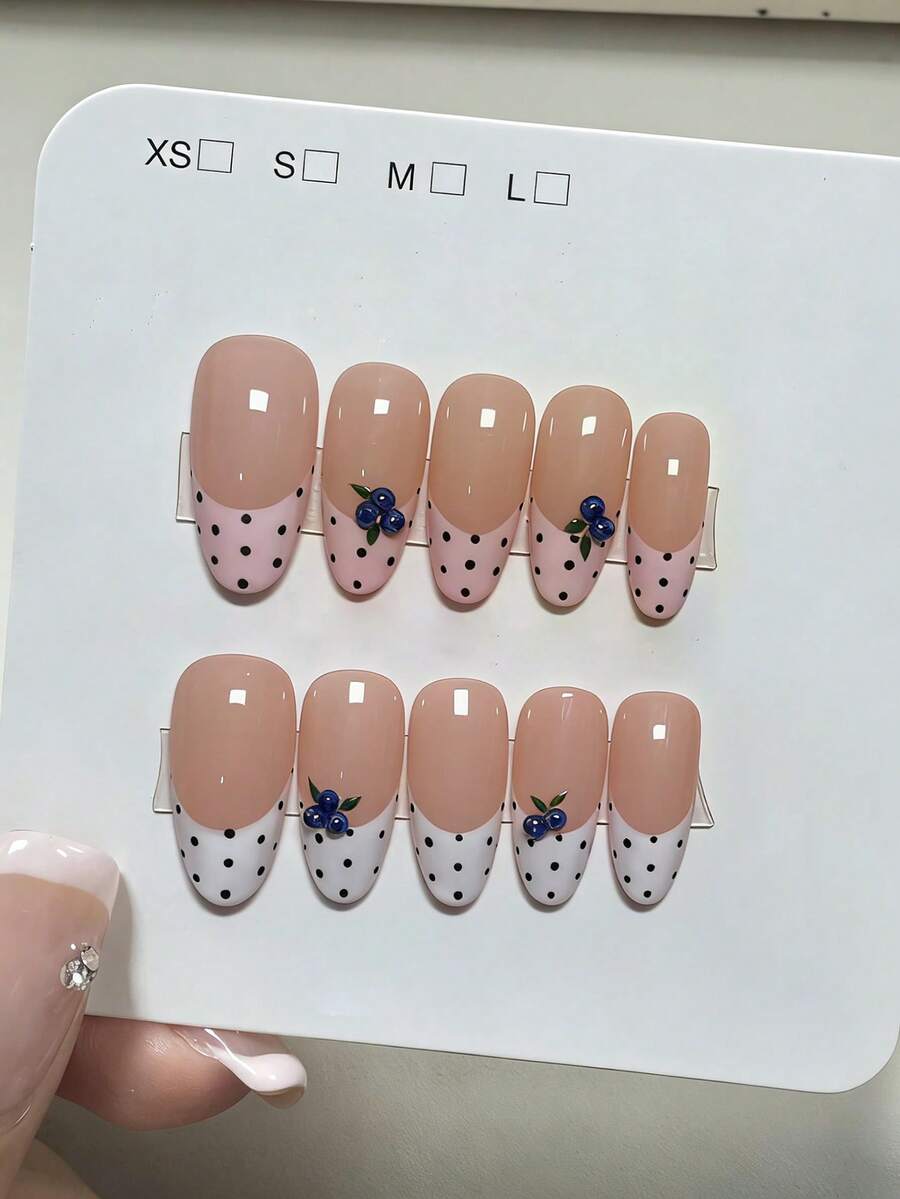 10片纯手工制作的长椭圆形美甲贴片，白色、粉色、黑色和蓝色可选，带有立体浆果和圆点图案，法式可爱时尚，Y2K风格，柔和闪光，适合女性和女孩，春夏秋冬，节日和日常使用。 - 彩色 - 查看 1