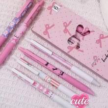 Bộ 6 bút bi mực đen 0.5mm, đầu bút màu hồng có nơ, ngòi bút khô nhanh, nét viết mượt mà, thích hợp làm quà tặng mùa tựu trường. Phù hợp cho văn phòng, lớp học, thanh thiếu niên, người lớn, gia đình, trường học và các dịp khác. - Nhiều màu - Xem 2