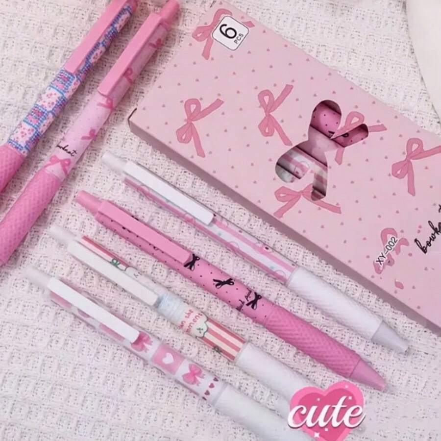 Bộ 6 bút bi mực đen 0.5mm, đầu bút màu hồng có nơ, ngòi bút khô nhanh, nét viết mượt mà, thích hợp làm quà tặng mùa tựu trường. Phù hợp cho văn phòng, lớp học, thanh thiếu niên, người lớn, gia đình, trường học và các dịp khác.