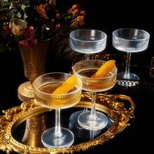 Bộ ly coupe bằng acrylic trong suốt có gân, dung tích 2-8 oz (khoảng 226,8g), không vỡ, dùng cho cocktail, martini và champagne - đường kính khoảng 10,2cm, cao khoảng 14,0cm, ly nhựa coupe tái sử dụng, dùng trong nhà và ngoài trời. - Xem 5