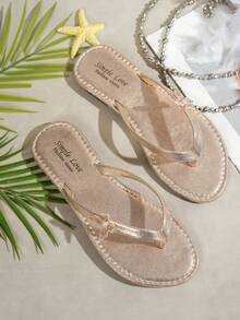 Sandalias de mujer tipo chanclas para el verano con decoración de mariposa, flor, rhinestones y perlas, diseño sencillo, ligeras y de moda, adecuadas para uso al aire libre, fiestas, vacaciones, cómodas sandalias planas para la playa - Dorado - Ver 6