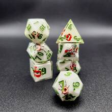 7颗手工精制锋利树脂多面骰子套装，骰子图案包含蝙蝠、幽灵、骷髅、南瓜等元素，高端万圣节版骰子 - 綠色 - 查看 4