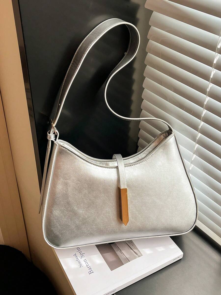 Túi đeo vai kiểu Hobo màu bạc ánh kim sang trọng, chất liệu giả da với điểm nhấn màu vàng đồng, túi xách đa năng tiện dụng cho sử dụng hàng ngày, dự tiệc và những buổi đi chơi thường ngày. - Bạc - Xem 1