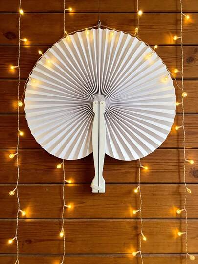 1/10/30/50/80/100pcs White Heart-Shaped Folding Paper Fans, Portable Heart-Shaped Fans With Random Floral Or Bird Patterns (Paper Material, Handle With Care)