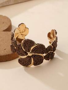 1pc Vacation Style Rattan Flower Bangle, Solid Color Metal Flower Cuff Bracelet, Niche Accessory For Beach Vacation, Summer Party, Gathering With Friends, Daily Wear, Retro Style - Brown - View 4