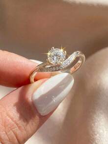 S925纯银四爪镶嵌1.0克拉莫桑石几何戒指 | 求婚、周年纪念、情人节礼物 | 女士奢华日常百搭戒指 - 白色 - 查看 11