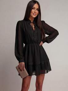 Vestido corto de verano de unicolor, elegante, con volantes en el bajo, para uso casual, citas o vacaciones - Negro - Ver 2