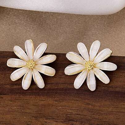 1 Pair Delicate Small Daisy Flower Stud Earrings, Fashionable Lightweight Earrings For Spring/Summer Outings, Suitable For Daily Wear And Holiday Gifts