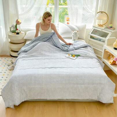 1pc Plaid Summer Quilt, Air Conditioning Quilt, Thin Blanket, Skin-Friendly Fabric, Soft And Comfortable For Naked Sleeping, Breathable And Smooth, Suitable For Home Bedroom Decor, Wedding Supplies, Valentine's Day, Easter Gifts, Mother's Day Gifts, All Seasons